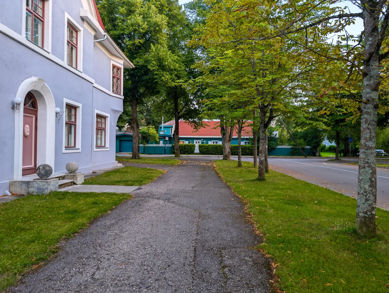 Pale purple wooden two-story villa on a tree-lined Pärnu street