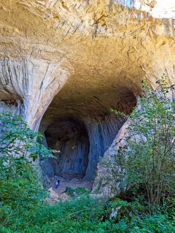 The massive entrance to the cave