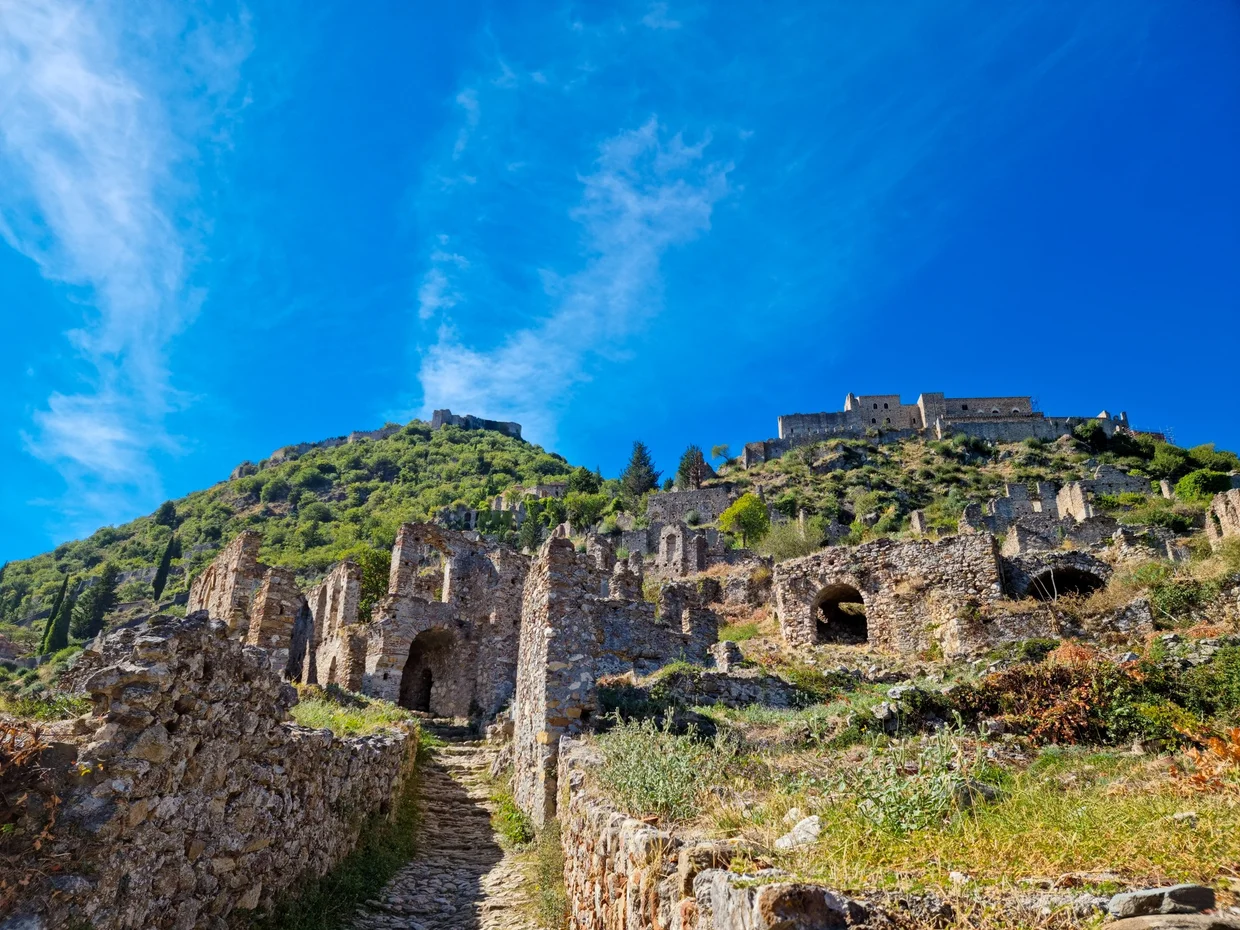 Ruined houses of Mystras leading up the hillside toward the castle