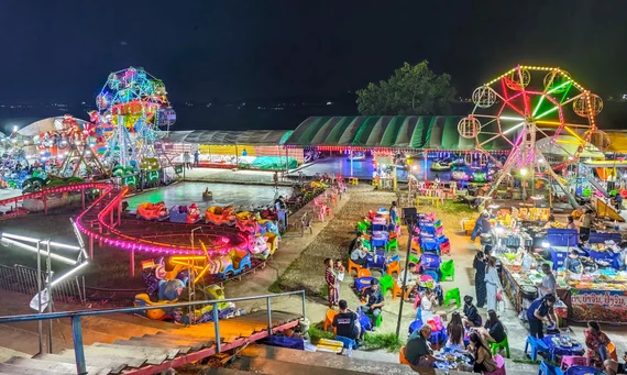 Night fair along the Mekong in Vientiane