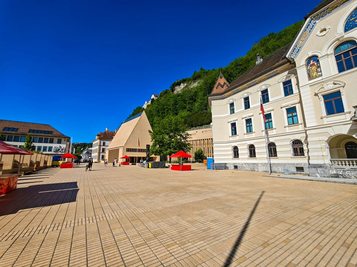 Peter-Kaiser-Platz on a quiet Sunday with the Government Building on the right