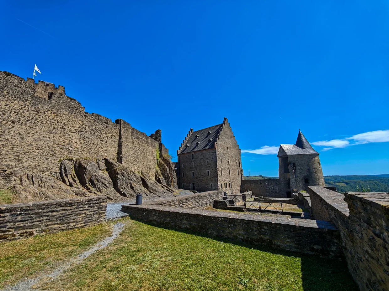 gatehouse and fortifications