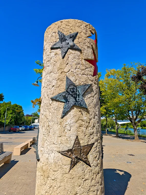 Schengen pillar detail