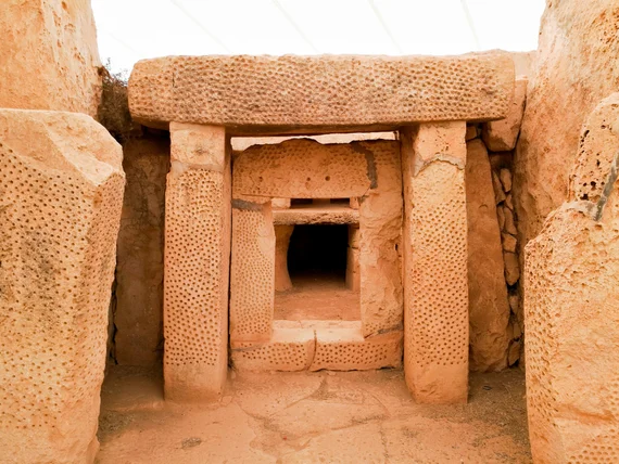 Trilithon passage with pitted decorations creating a telescoping effect