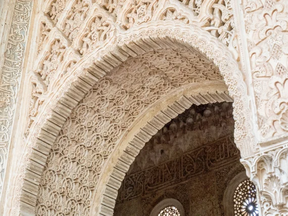 Close-up of carved archway in the Nasrid Palaces