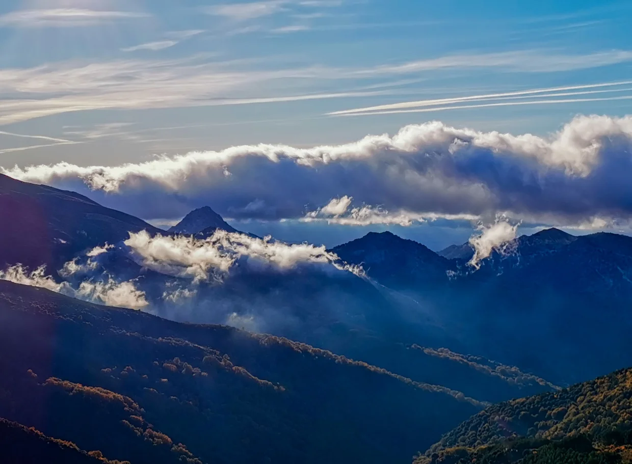 Clouds between mountain ridges