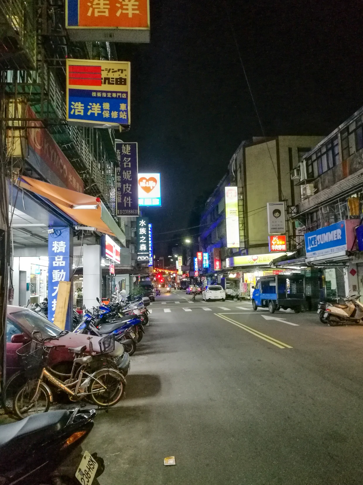 A quieter corner of Wanhua after dark