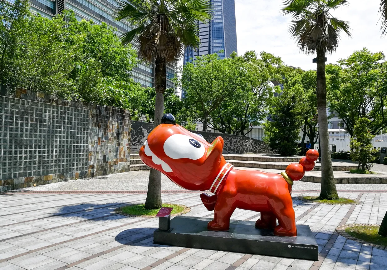 Public art in Xinyi, because that's Taipei for you