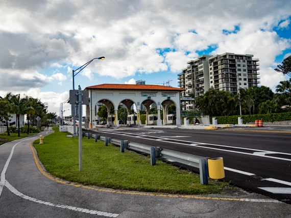 The Beach Patrol Headquarters, Art Deco at night