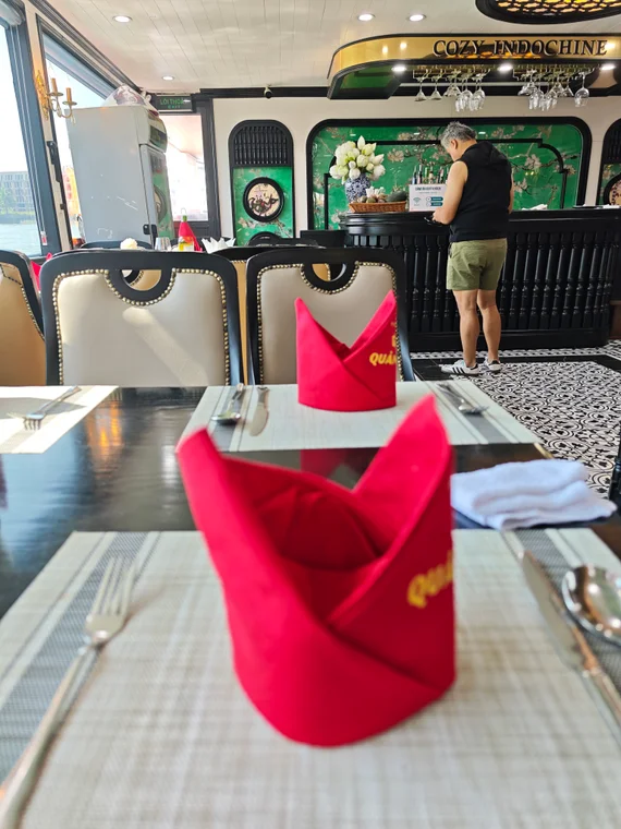 Ha Long Bay life on boat